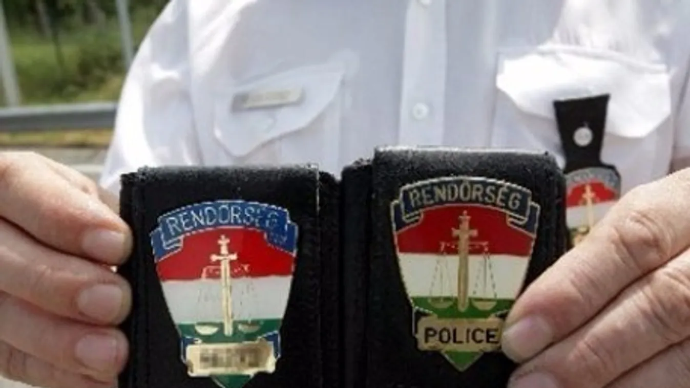 Álrendőrök raboltak ki idős budapestieket