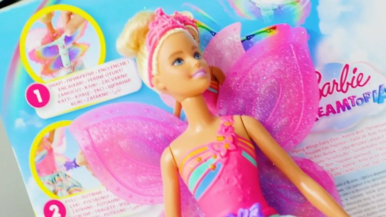 Ilyen, amikor a férfiak Barbie-babákkal ismerkednek – videó
