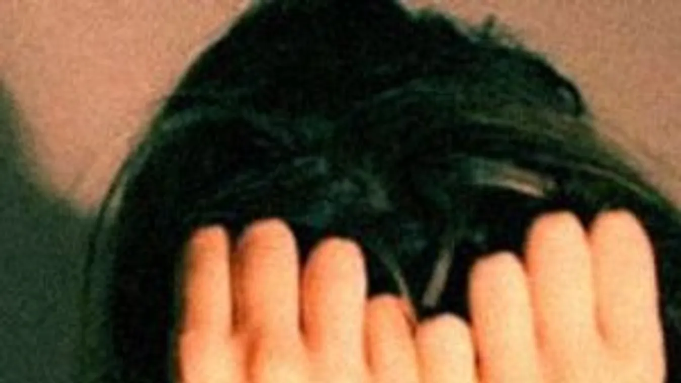 Gyűlölöm, de hiányzik - mondja apjáról a tinilány, pedig a férfi 11 évesen teherbe ejtette - 18+