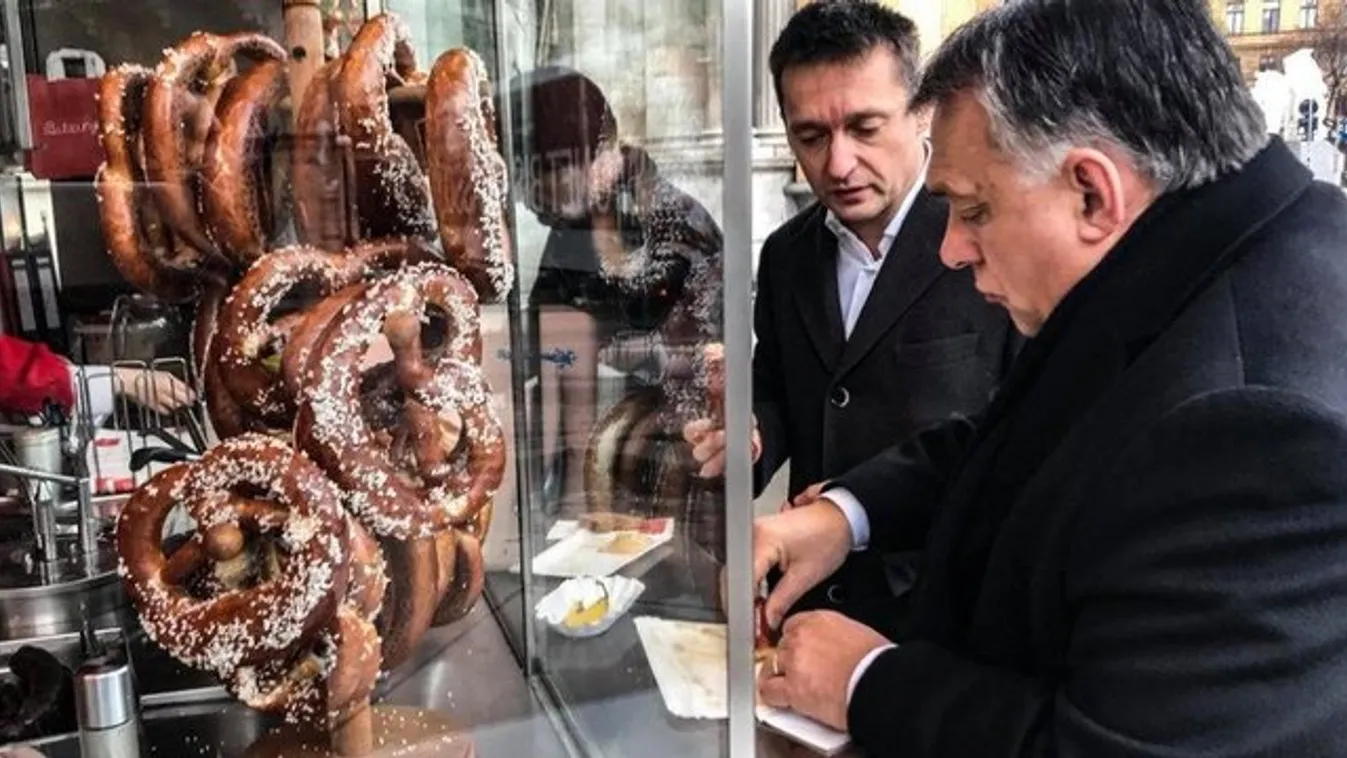 Orbán és Rogán utcai árusnál virslizik Bécsben