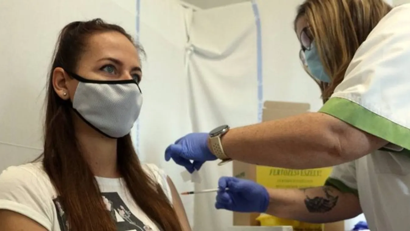 Ennyi időt hagyjon a koronavírus- és az influenza elleni oltás között!