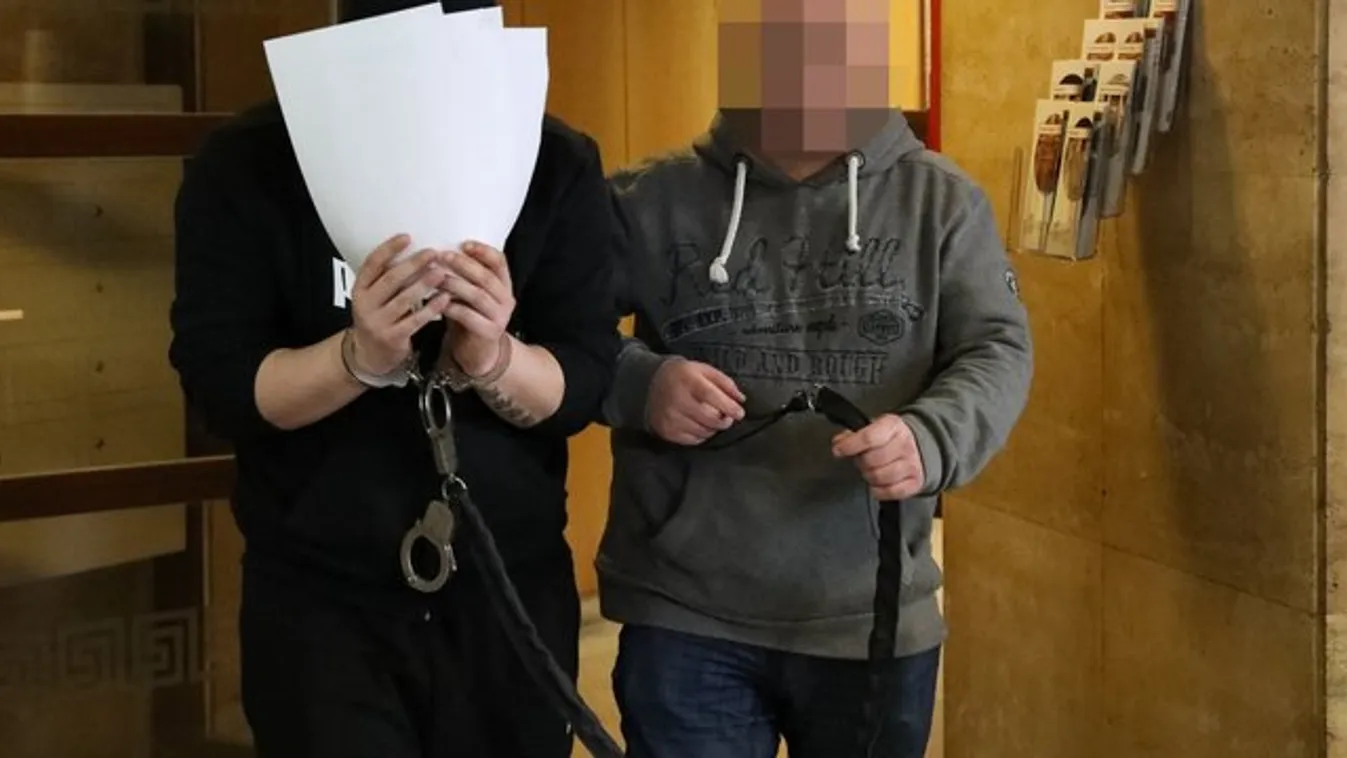 Vérfürdő Kajárpécen: Menekülni akart a zsaruk elől a gyilkos