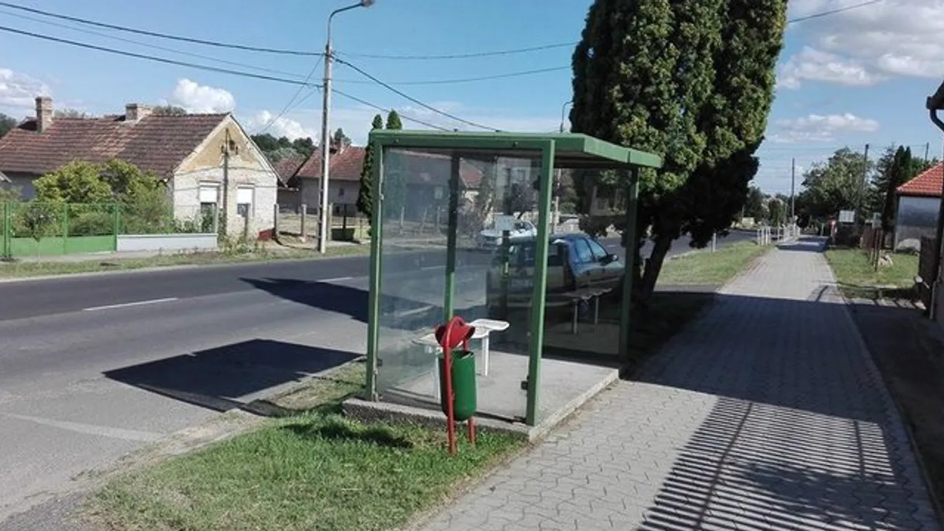 Háttal kell várni a buszt Marcalin