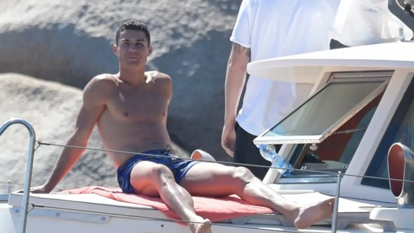 Ronaldo Szardínián romantikázott - barátnője feneke mindent vitt - fotó