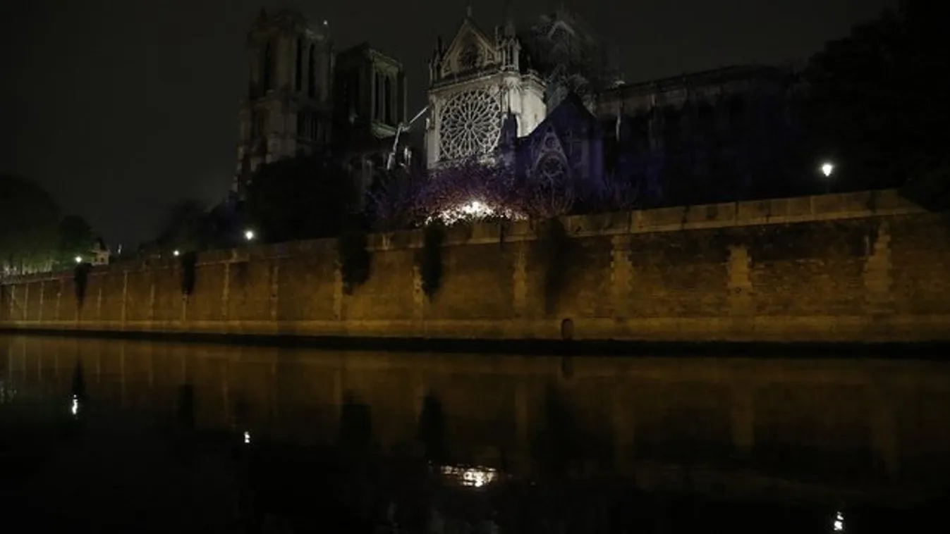 Sikerült megmenteni a Notre Dame szerkezetét, az egyik leggazdagabb francia család máris százmillió eurót ajánlott fel