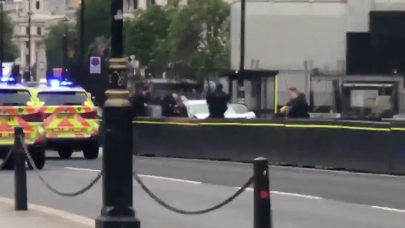 Az angol rendőrség terrorcselekménynek minősítette a londoni karambolt