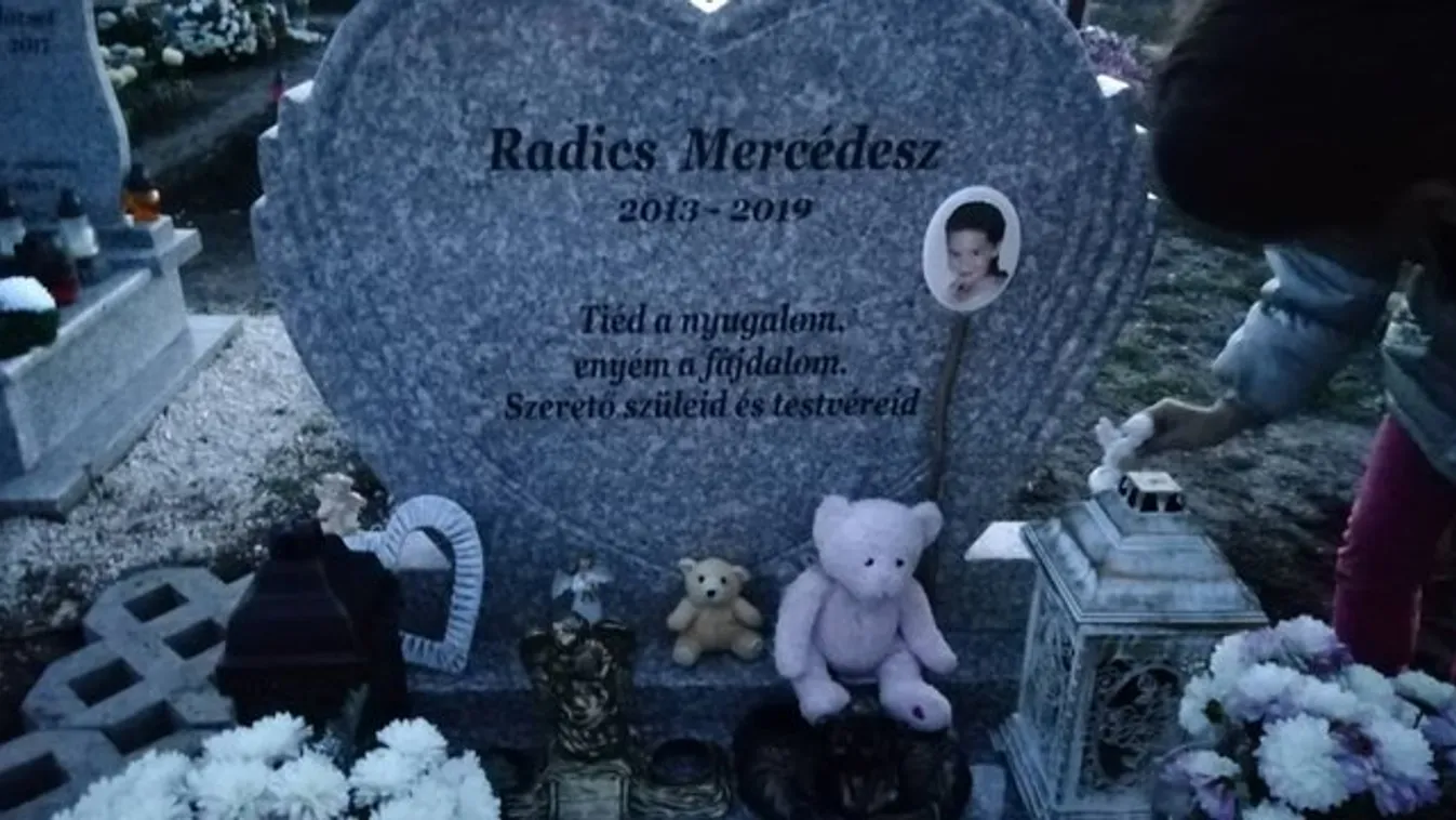 Csányi mászókabaleset: Temetőben ajándékozta meg kislányát az apa