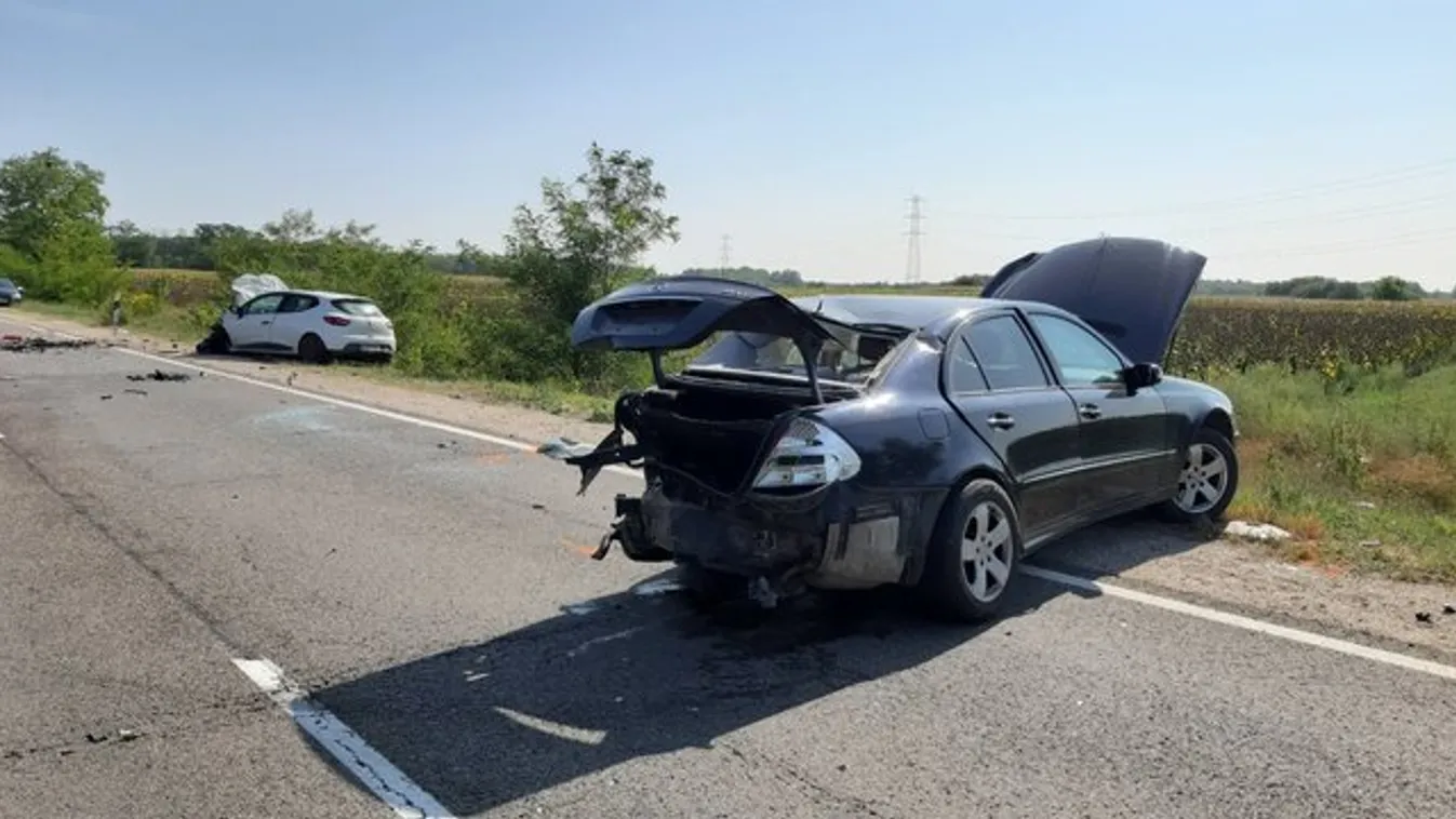 Brutális képek jöttek a Pest megyei hármas karambolról, roncsok vannak mindenfelé