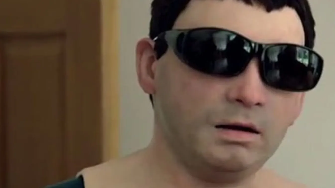 Hosszú évek után először mehetett az utcára a fényérzékeny fiatal - videó
