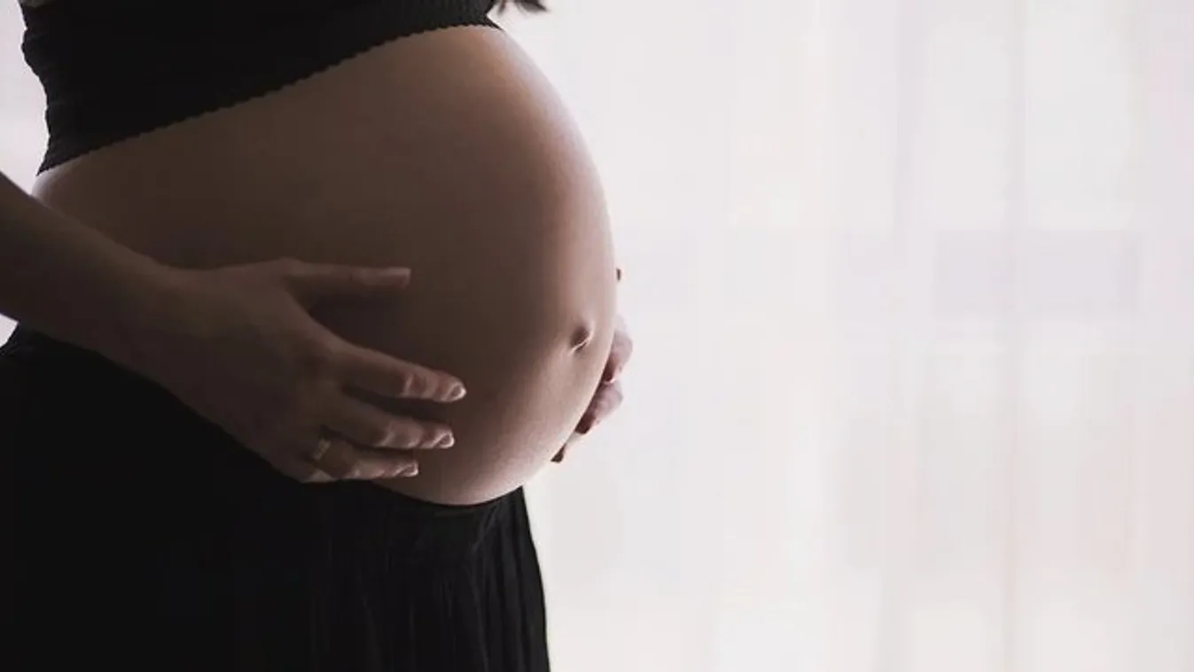 Érezte a vaginájában – Ez a nő azt állítja, egy szellő ejtette teherbe és azonnal meg is szült