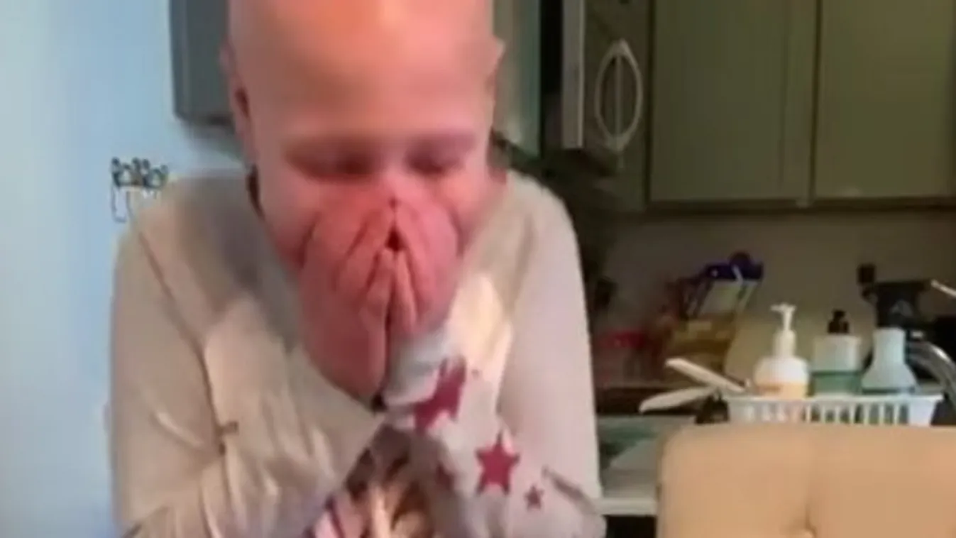 Szívszorító – Fantasztikus ajándékot kapott a ritka betegségben szenvedő kislány – videó