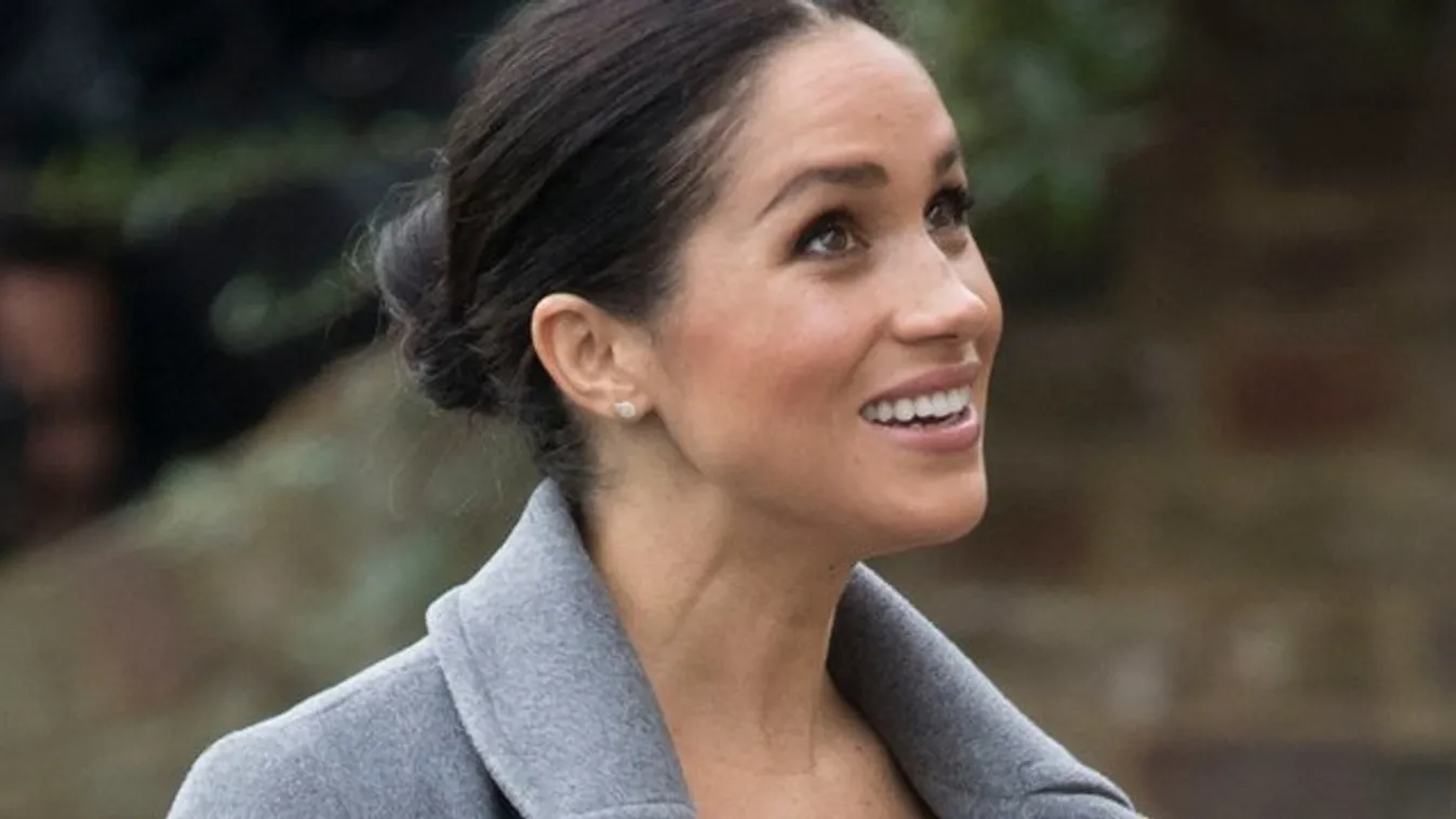 A karácsonyi dalt éneklő tini Meghan Markle-t annyira imádták, hogy csitítani kellett a tapsoló nézőket - videó