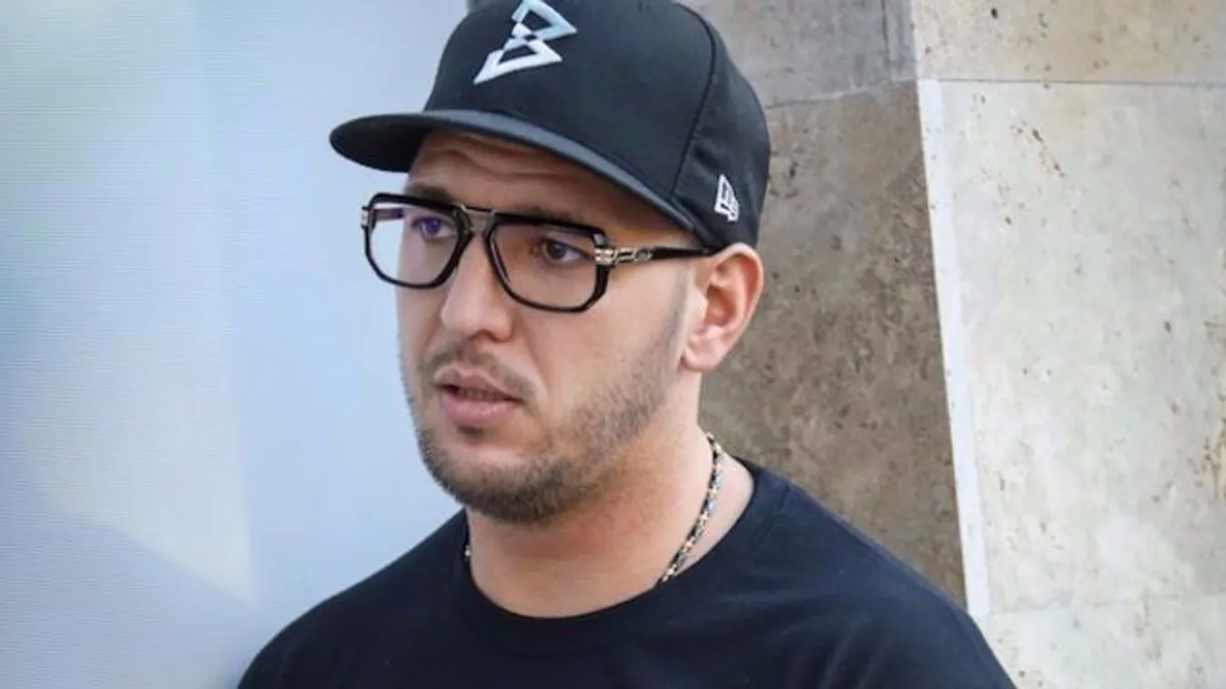 Hoppá: Curtis hamarosan apa lesz