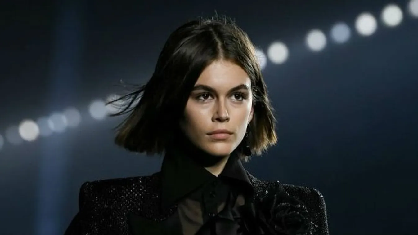 Cindy Crawford lányára már megint elfelejtettek melltartót adni - 18+