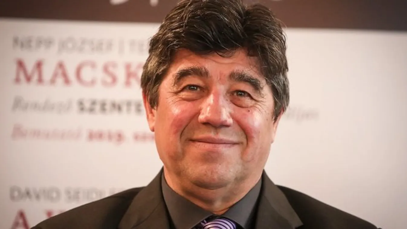 Kedvese vigyáz a karanténban Nemcsák Károlyra