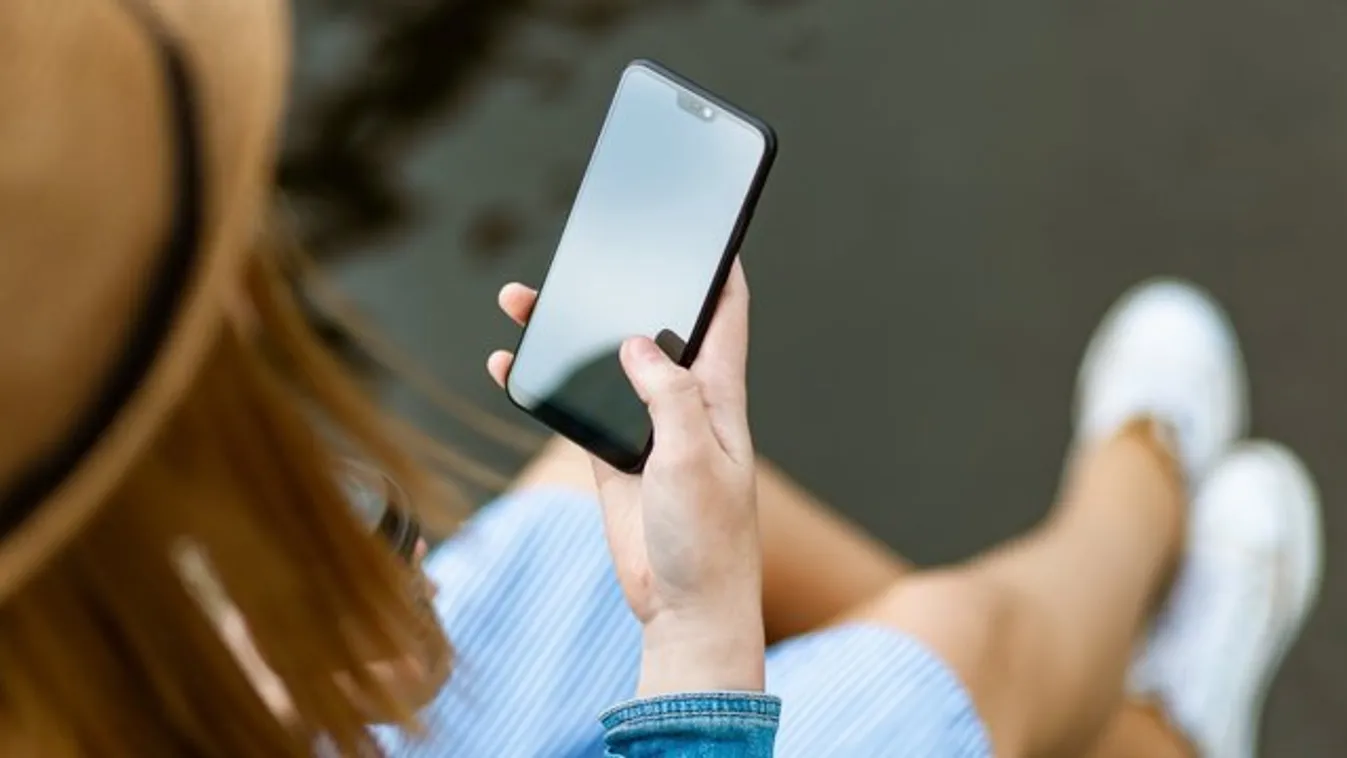 Itt a jövő: Jelezni fog a telefon, ha koronavírus-fertőzött közelébe kerülünk