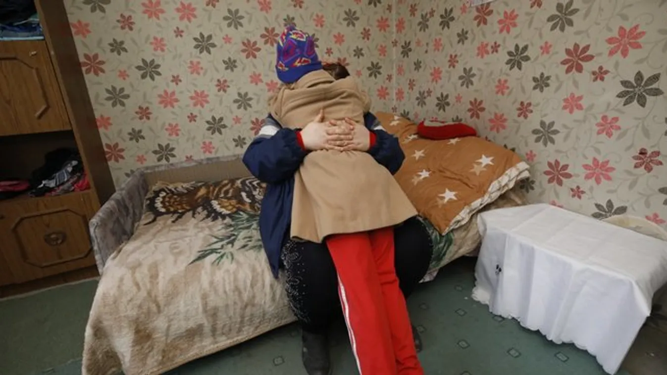 Óvodáskorú öccsét is megrontotta a pedofil apa – hat nap után fogták el a sárkeresztúri házba visszatérő Ferencet