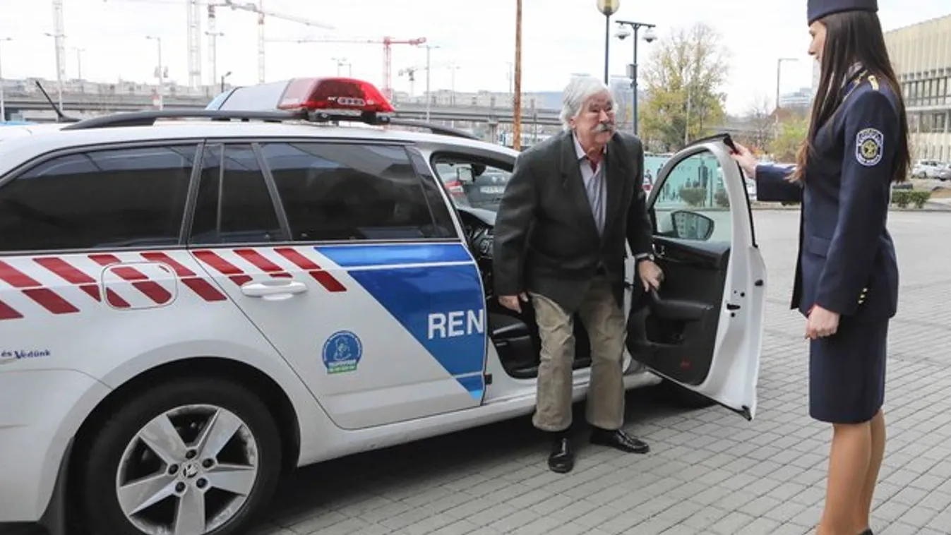 Rendőrök vitték el Csukás Istvánt