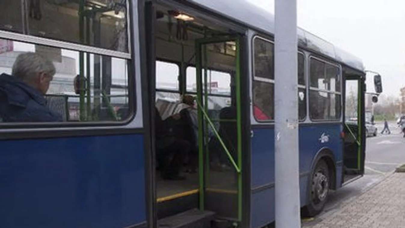 Fényes nappal lerúgtak egy 15 éves lányt az egyik budapesti buszról – senki sem segített rajta