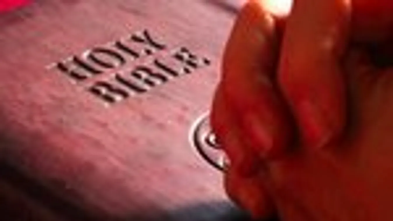 Bibliával a kezében lőtték főbe a hitoktatót