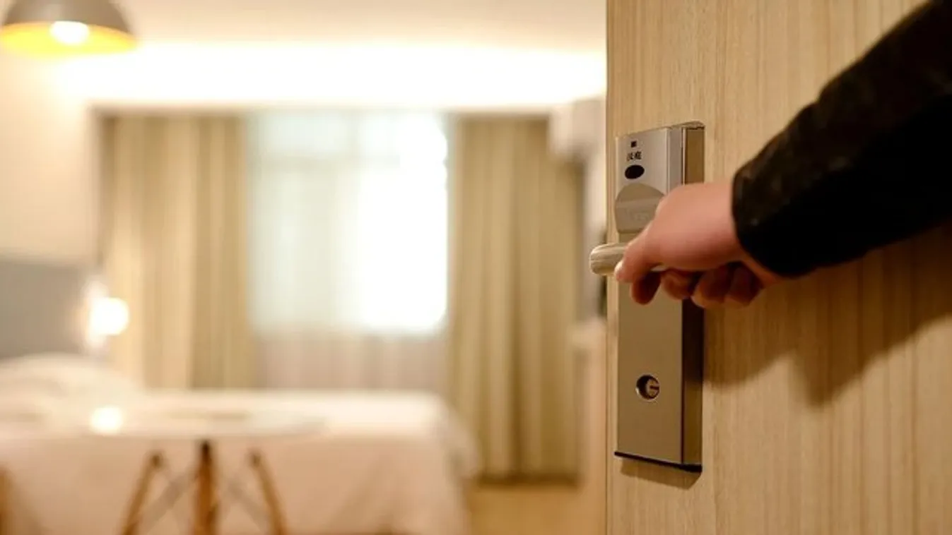 Eláruljuk, mi az a két dolog, amit szigorúan tilos használnod a hotelszobában – videó