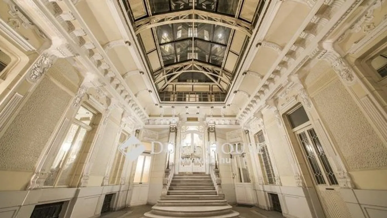 151 millióért a Királyi Bérpalotában lakhat, ahol még egy császár is megfordult!