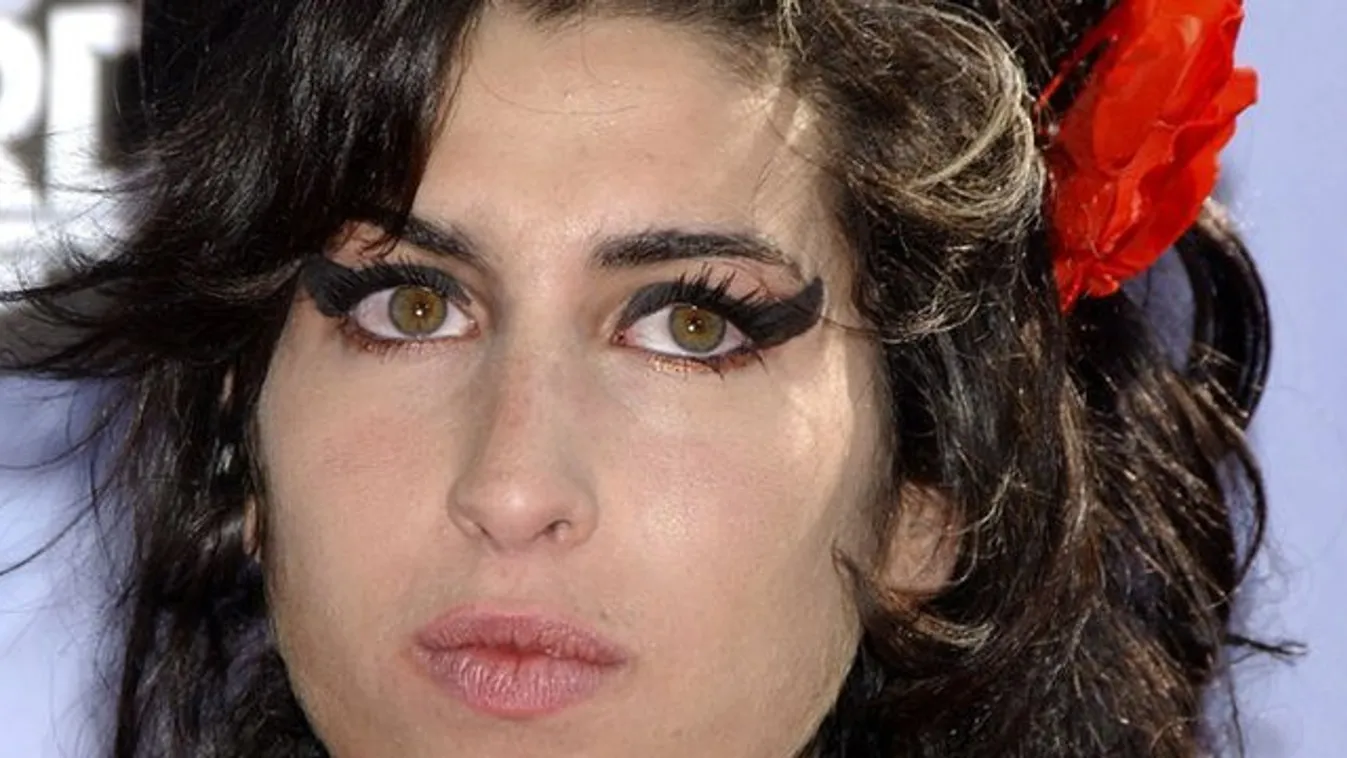 Durva! Így nézett ki Amy Winehouse utolsó koncertjén - fotó