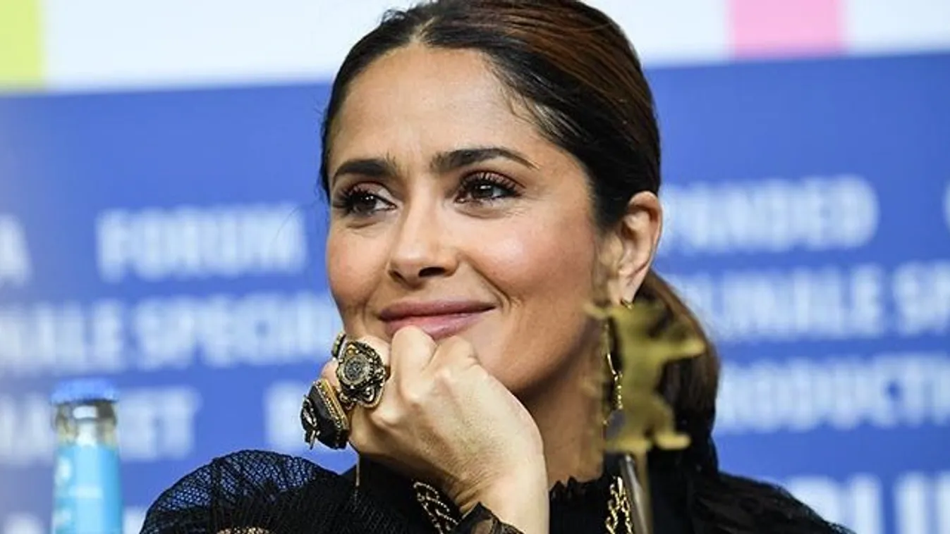 Salma Hayek nem áll le a bikinis fotókkal, most is óriásit villantott