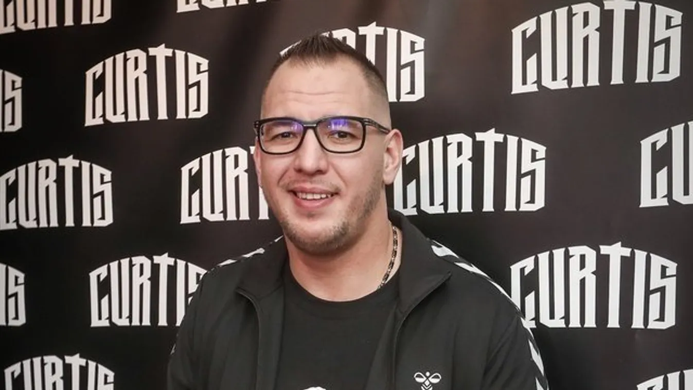 Exatlon: Bokszolónak drukkol Curtis