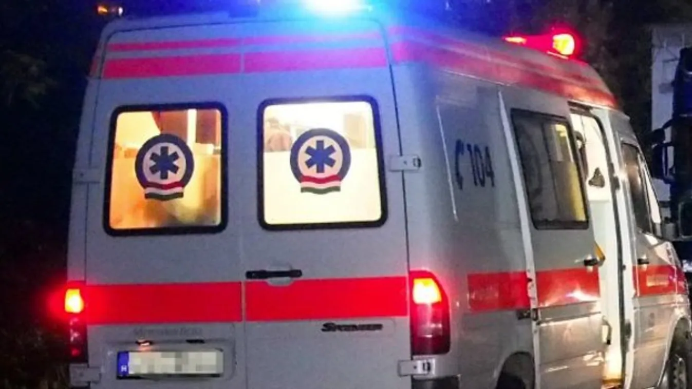 Rendőrök ellenőrzik a vádolt mentősöket