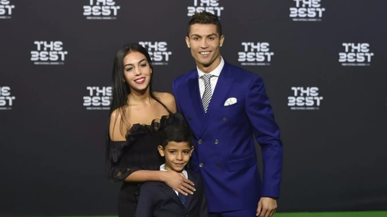 Szexi barátnőjével ünnepelte az Év játékosa-díjat Cristiano Ronaldo