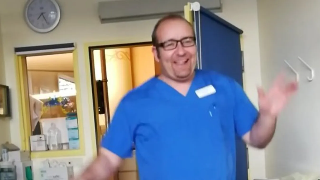 Megható: táncra perdült a doki, hogy megnevettesse a beteg kisfiút - videó