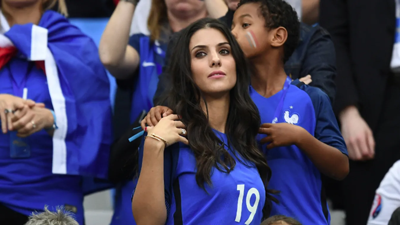 Szem nem marad szárazon a francia futballistafeleségektől – fotók
