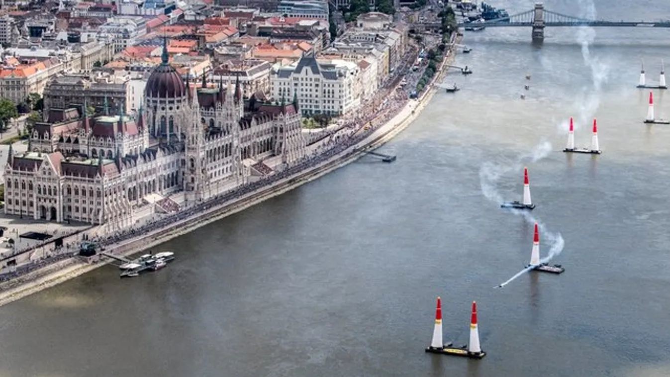 Red Bull Air Race – Mentőmellényben repülnek a Duna fölött