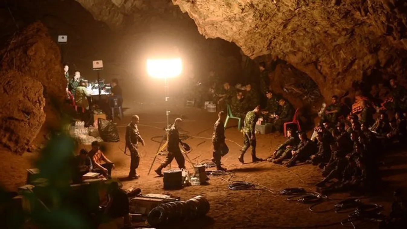 Film készül a barlangban rekedt és kimentett thaiföldi focicsapatról