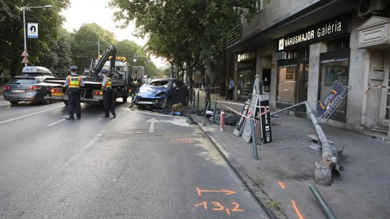 Mentősökkel balhézott a porschés ámokfutó Budapesten