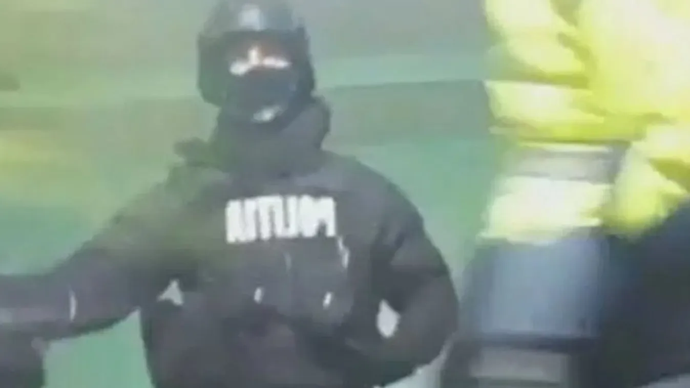 Facebookon közvetítette a körözött férfi, ahogy bulikázás közben meglepik a kommandósok – videó