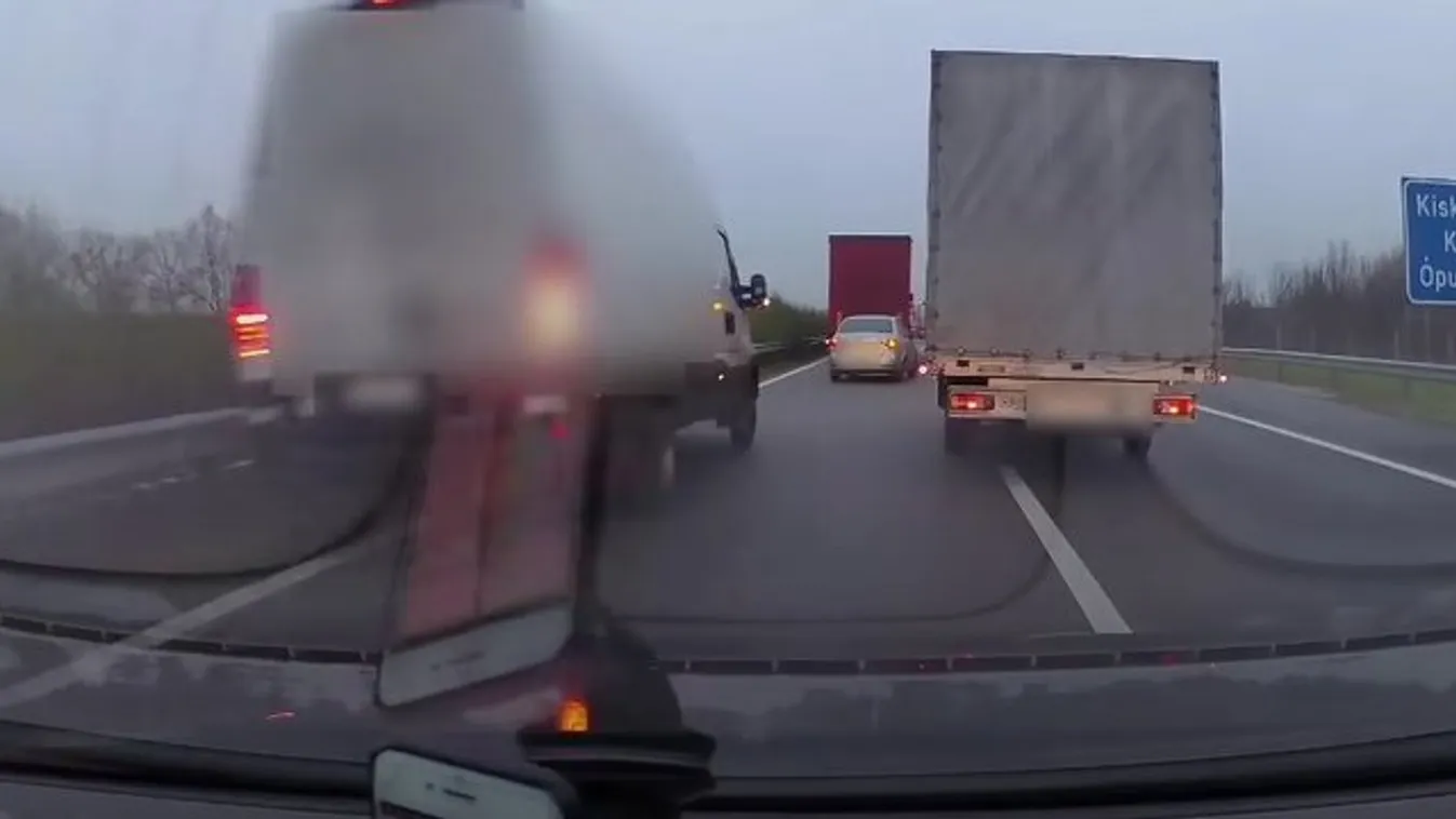 Vérfagyasztó videó: szinte horzsolta a sofőrt a kamionba csapódó furgon az M5-ösön