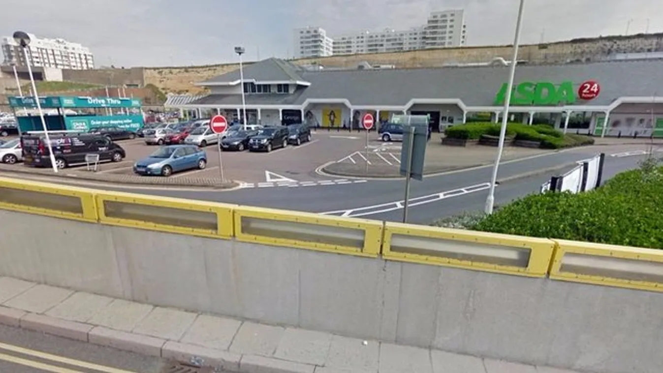30 000: ennyibe kerül a maszturbálás egy parkolóban