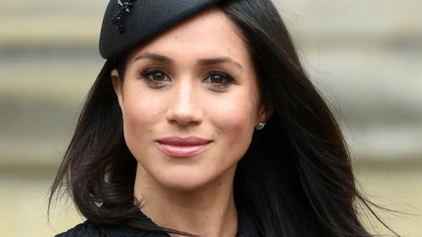 Kínos: melltartót villantott Meghan Markle - fotó