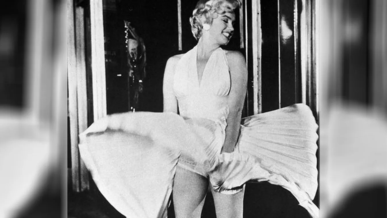Ma garantáltan nem lát cukibbat az utcán Marilyn Monroe-zó kutyusnál - videó