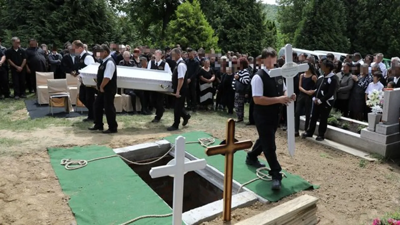 Egyszerre temették el a dombóvári viharban elhunyt családot