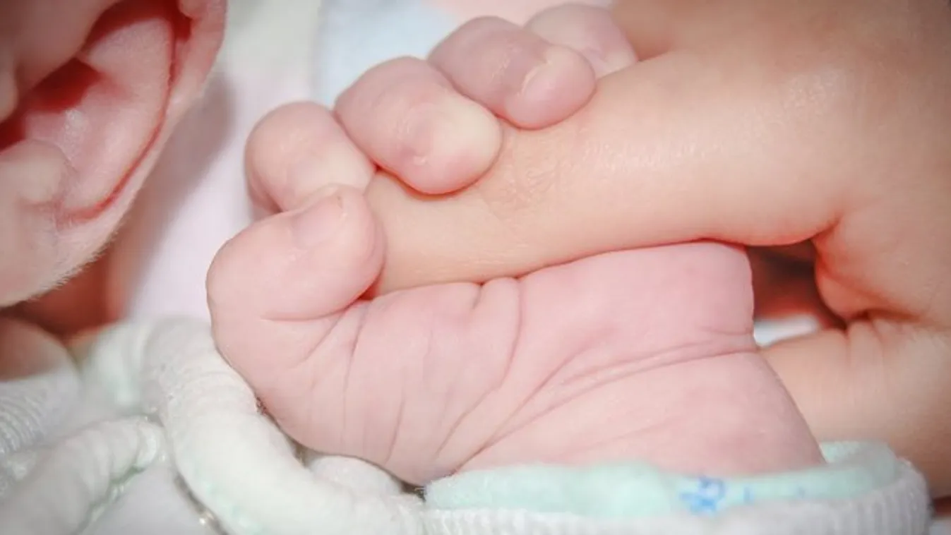 Újszülött gyermeke életét mentette meg egy férfi Győrben