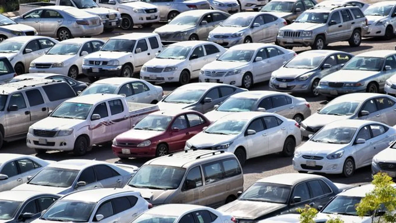 Mentőket riasztottak a pláza parkolójába – 7 hónapos fiú halt meg, amíg anyja két órán át vásárolgatott