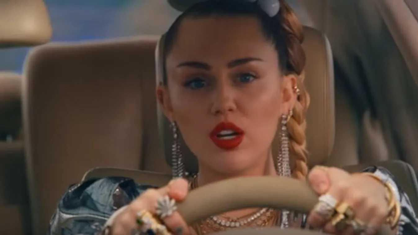 Félpucéran buzdít klipnézésre Miley Cyrus