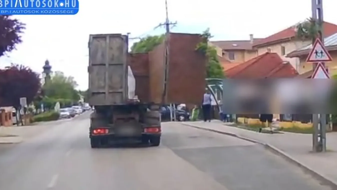 Horror Maglódon: elszabadult kamionajtó tarolta le a fél utcát – videó