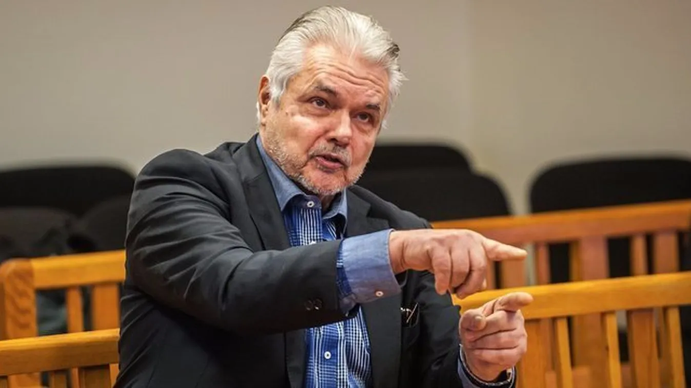 Fenyegető levelek miatt tart fegyvert Oszter Sándor