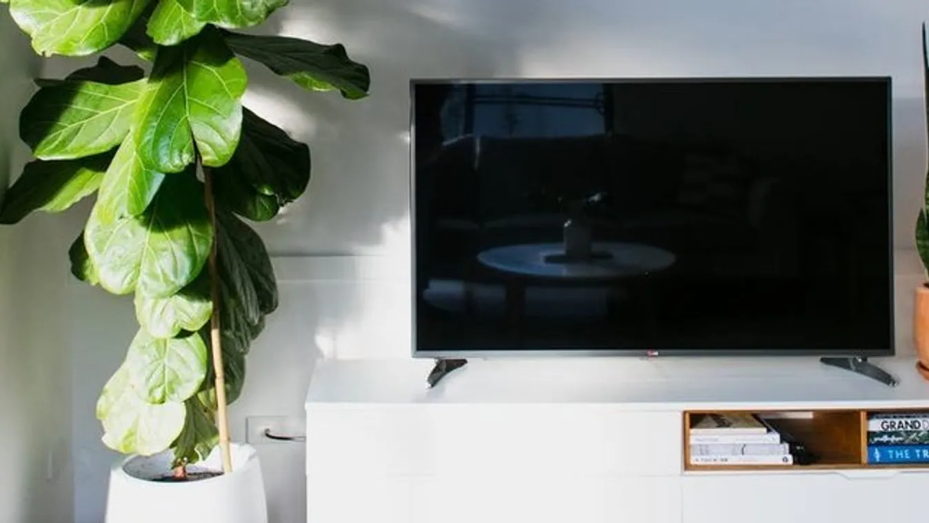 Könnyes búcsú a porszemektől: Itt a tuti megoldás a tévé és a monitor makulátlan szépségére