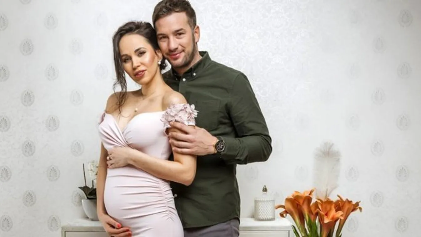 Akkora a pocakja, hogy egyedül már a cipőjét sem tudja bekötni Sáfrány Emese - Fotó