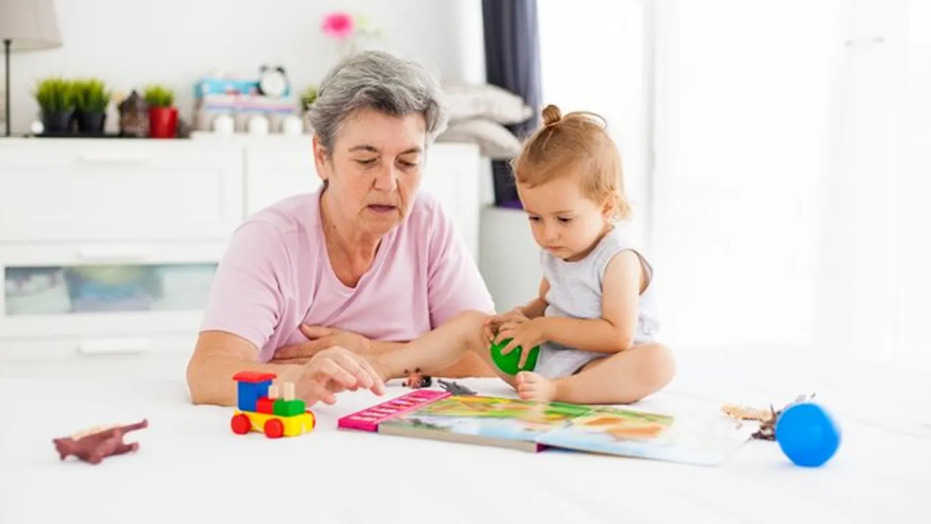 A nagymama is otthon maradhat a kisgyerekkel